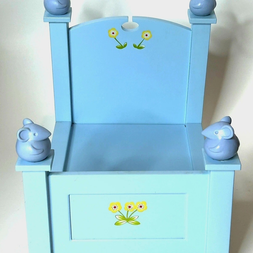 Angelina Mouse Bed with Mouse Decor
